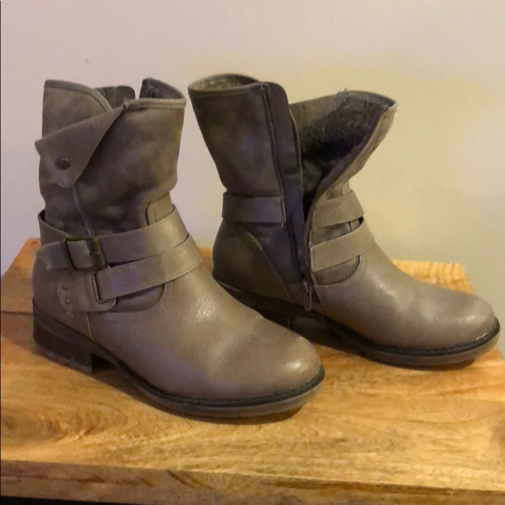 Bare Traps 7.5 wide leather boots faux fur lined